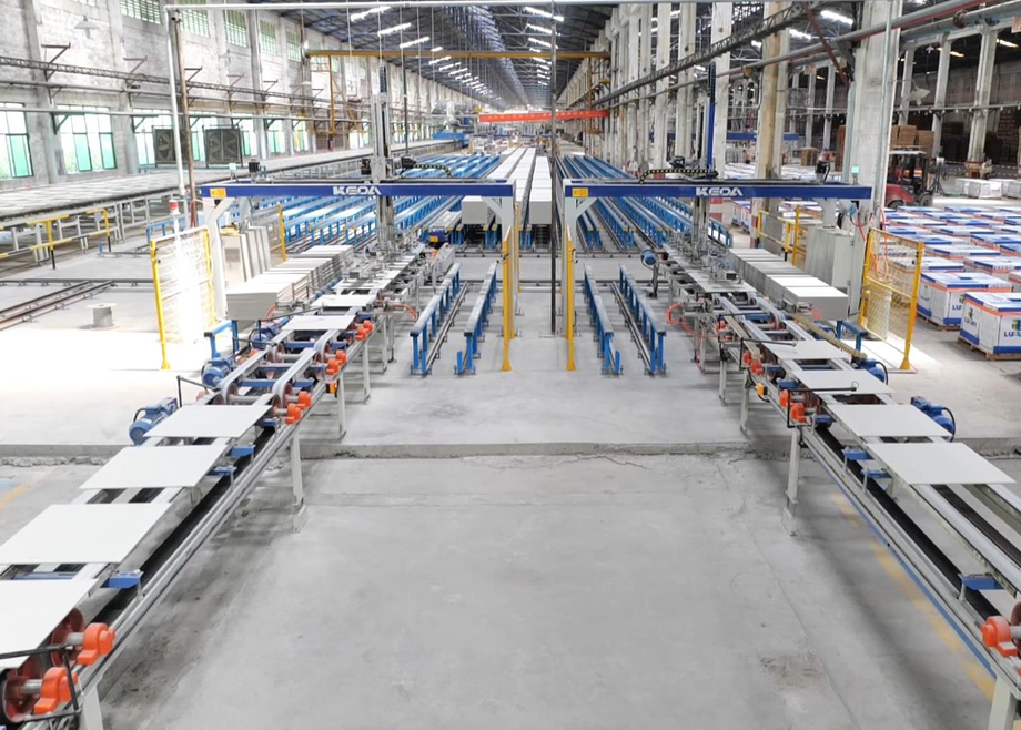 逆勢而上 品質(zhì)領(lǐng)航｜科達(dá)承建的新一派雪花白地磚生產(chǎn)線成功投產(chǎn)！