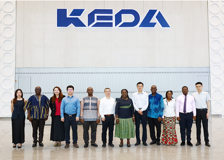 加納貿(mào)工部長一行蒞臨科達制造參觀調(diào)研